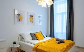 Wave - 3 Bedroom Apt In Center